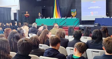 Debate de SENDA Previene reunió a estudiantes en el Colegio Santa Cruz de Unco