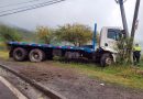 Camión choca contra poste en La Lajuela